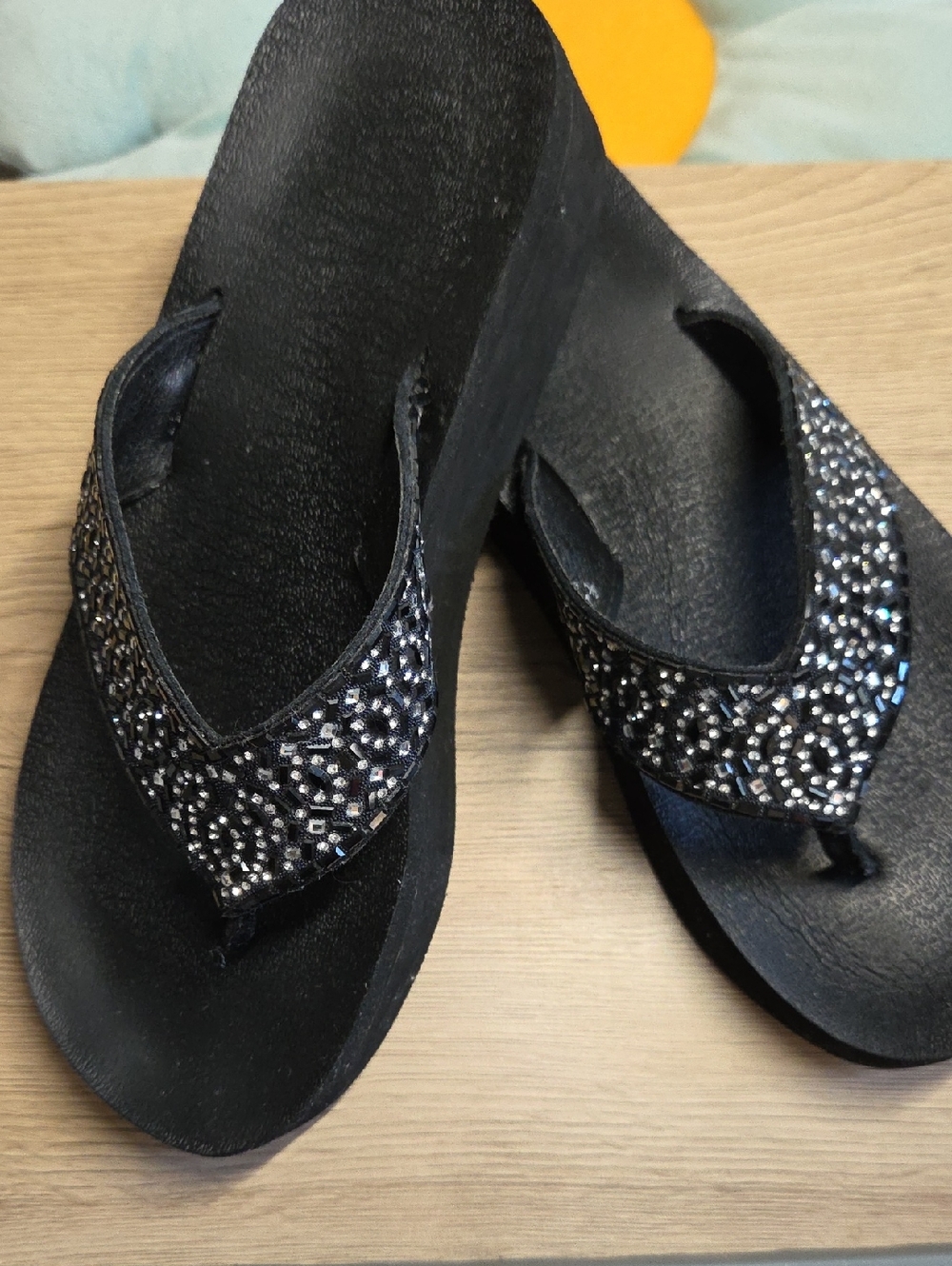 Yellow Box 'Becca' Black Rhinestone Embellished Women's Flip Flop Sandals 7.5